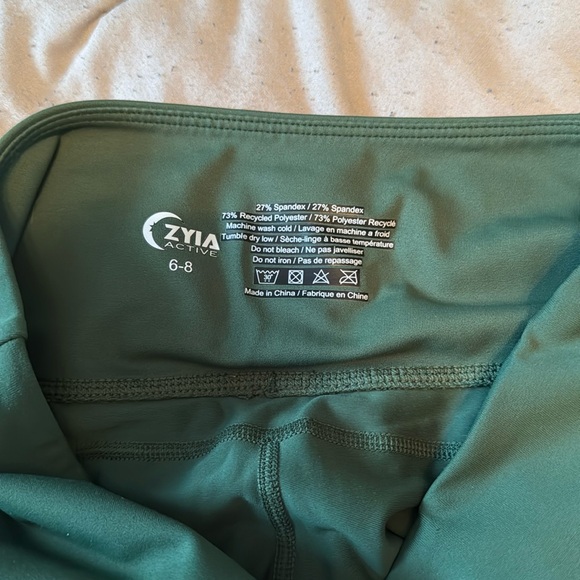 ZYIA Pocket Light n Tight Hi-Rise 7/8 24” legging size 6-8 - Picture 5 of 8